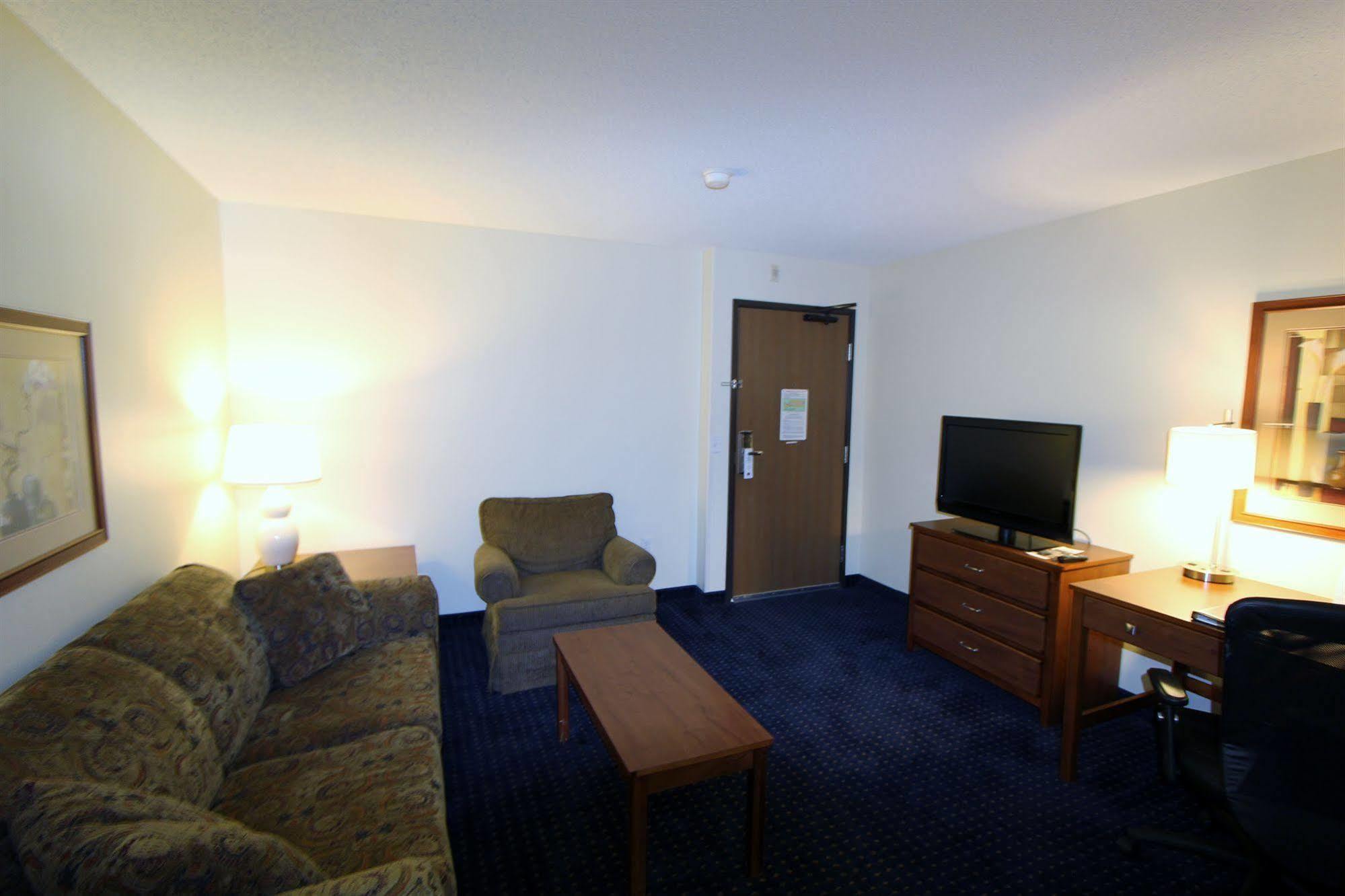 Americinn By Wyndham Cedar Rapids Airport Buitenkant foto